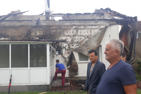 UDAR GROMA U LOPARAMA ZAPALIO KUĆU “Vatrena stihija gutala sve pred sobom”