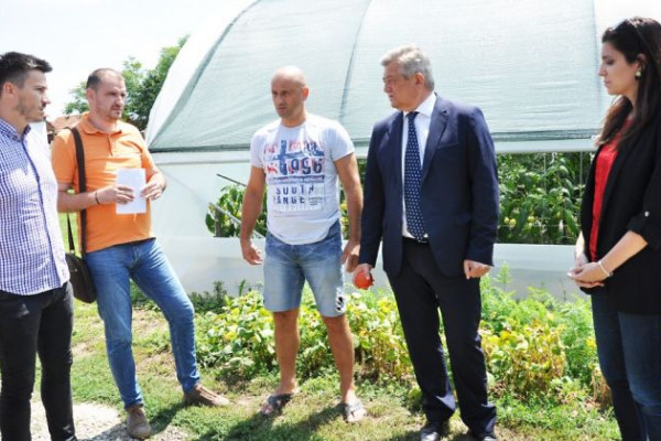 Amajlije: Maksimovići dobili novu kuću i plastenik