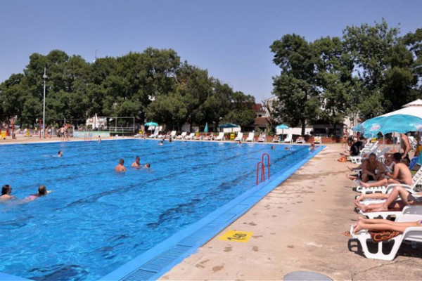 Bazene Banje Dvorovi dnevno posjeti oko 3000 kupača