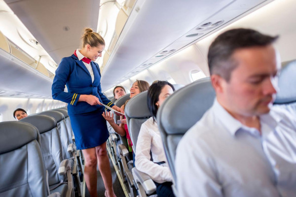 Lažno prijavio BOMBU U AVIONU da bi zadržao stjuardesu koja mu se svidjela