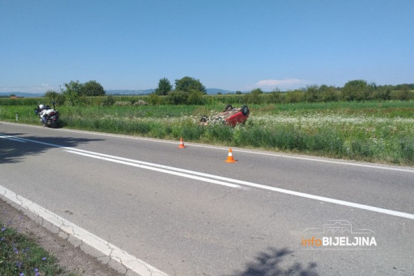 Starica poginula u prevrtanju automobila