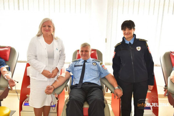 Više od 50 policajaca dobrovoljno darovalo krv