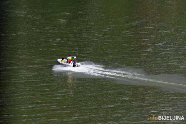 Ronioci traže mladića koji je sinoć nestao u rijeci Drini