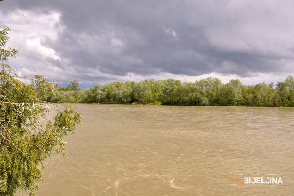 UPOZORENjE: Drina je divlja i u kovitlac hvata i plivače i neplivače