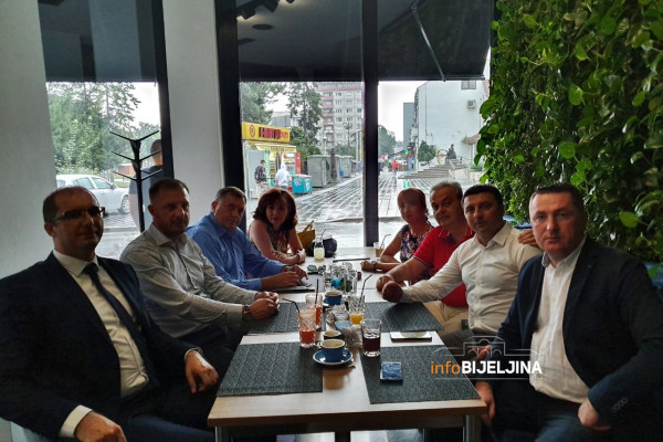 Bijeljina: Dodik na radnom sastanku sa rukovodstvom stranke /VIDEO/