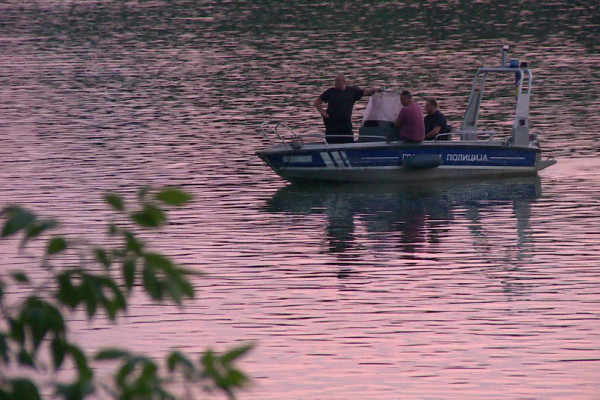 Potraga za dvojicom muškaraca nestalih u Savi nastavlja se sutra