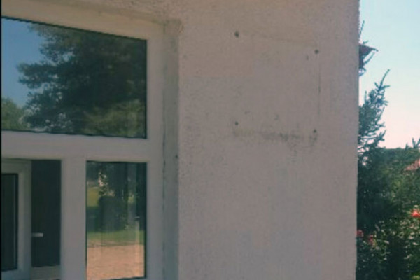 Skinuta tabla sa nazivom kasarne Stepa Stepanović