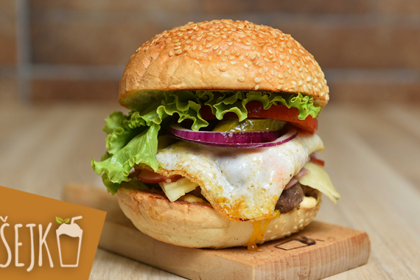 Sočni burgeri u “Šejku” koji mame /FOTO/