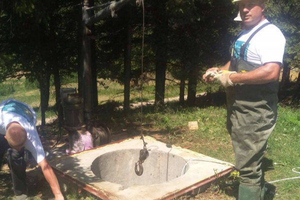 Amajlije: Bivši bokser kralj podzemnih voda - iskopao hiljade bunara, a u poslu koristi jednostavnu tehniku