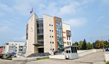 Ustavni sud RS odlučio: Isticanje ljiljana ostaje zabranjeno u Srpskoj