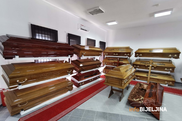 Gradsko groblje Bijeljina otvorilo prodavnicu pogrebne opreme /FOTO/