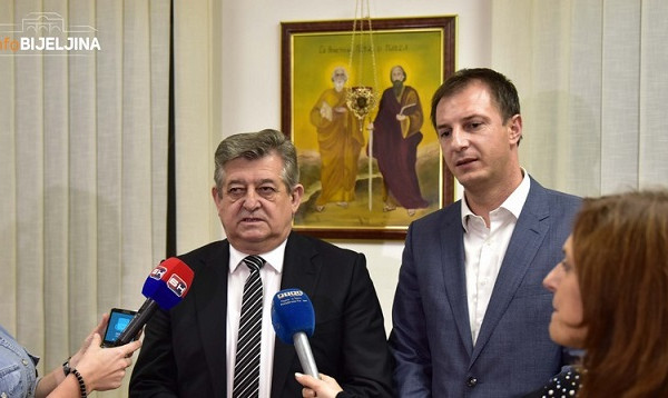 Ćorić: Neka Mićić pokaže koliko je „Radniku“ dao iz svog džepa