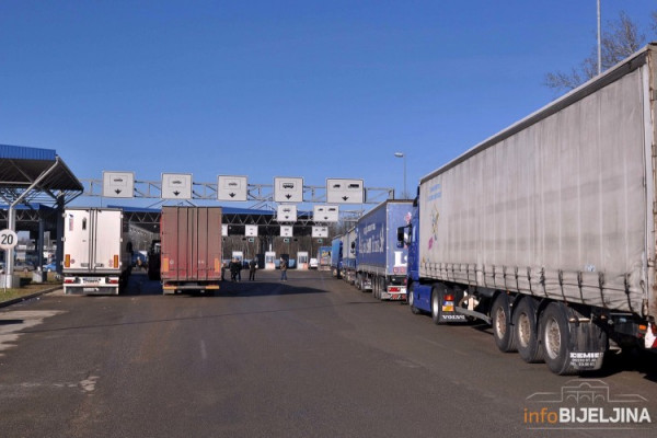 Prevoznici odustali od blokade i čekaju dogovor sa UIO