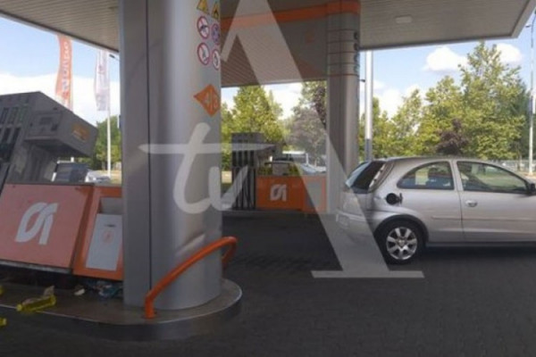 Zaboravila izvaditi crijevo iz auta, pa napravila haos na benzinskoj
