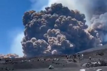 Haos na Siciliji: Etna eruptirala, turisti bježali pred dimom