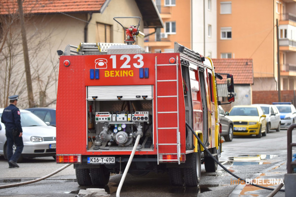 Ugašen požar na kući u centru grada, nema povrijeđenih
