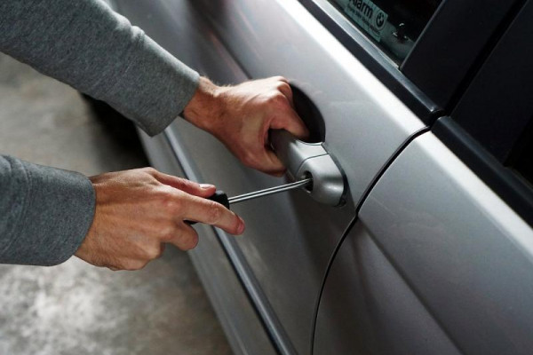 Sveštenik ukrao džip jer mu je tako đavo naredio