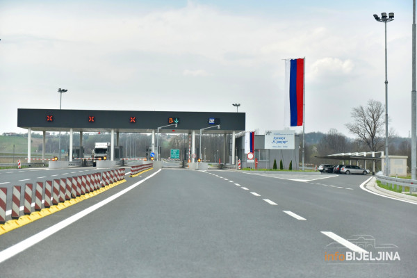 Auto-put ujedinio poziciju i opoziciju