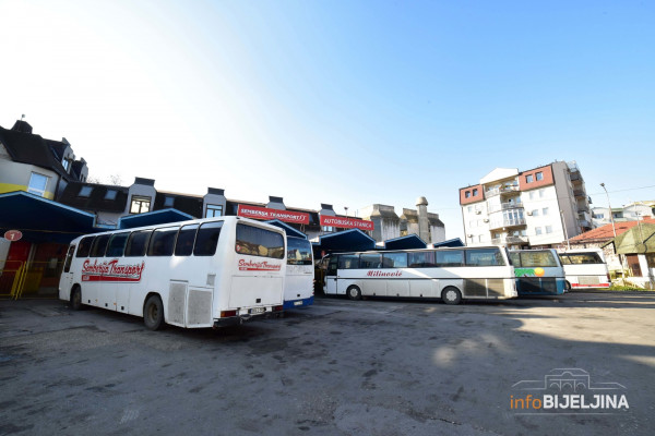 “Semberija transport” donira udžbenike i autobuske karte