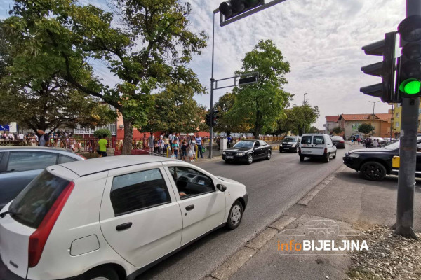 Bijeljina: Semafora ima, pješačkog nema!