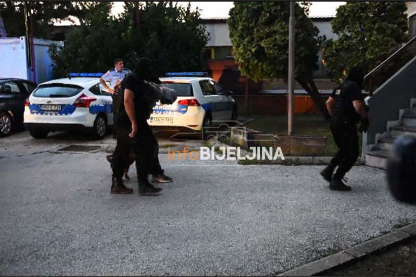 Bijeljina: Pogledajte privođenje osumnjičenih za pljačku benzinske pumpe /VIDEO/