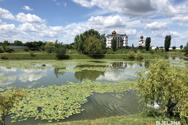 Danas oblačno sa kišom, temperatura oko 25 stepeni