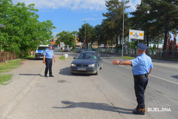 Skoro polovina kontrolisanih vozača u prekršaju