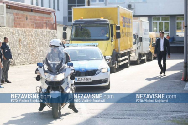 Koverte za nagradnu igru pod pratnjom prevezene u studio RTRS-a