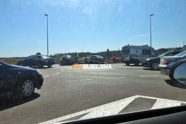 Bijeljina: Nezgoda na obilaznici, četiri lica prevezena na Urgentni blok /FOTO/