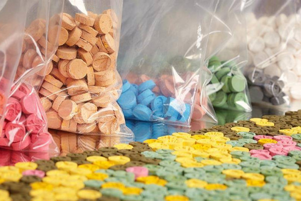 Preko interneta naručili odjeću, a stigao im ekstazi u vrijednosti 500.000 eura