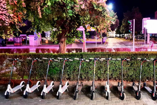 Bijeljina: Električni trotineti postali atrakcija u gradu /FOTO/