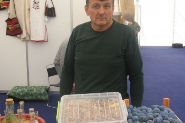 Dimitrije Jović, uspješan proizvođač voća iz Puškovca