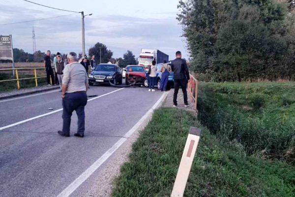 OBUSTAVLJEN SAOBRAĆAJ zbog saobraćajne nezgode na putu Brčko - Šamac