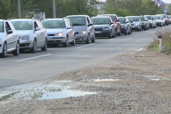 Saobraćajni kolaps na Pavlovića mostu i Rači
