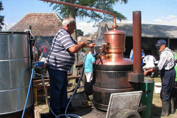 "Vesele mašine" će ove godine, zbog lošeg roda voća, raditi tek za dušu domaćina