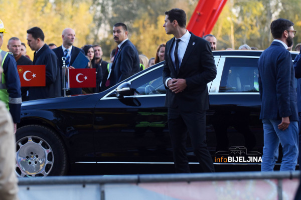 Erdoganova moćna limuzina od milion KM /FOTO/