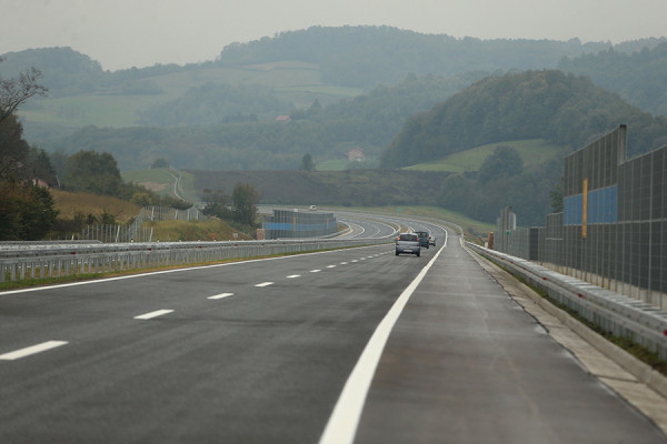 AUTO-PUT UGROŽAVA POVRATNIČKE KUĆE Potpredsjednik Srpske traži izmjenu trase od Doboja do Bijeljine