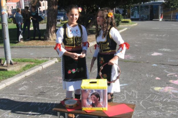 Djeca pjevaju za ozdravljenje Aleksandre Lazić iz Trnjaka kod Bijeljine