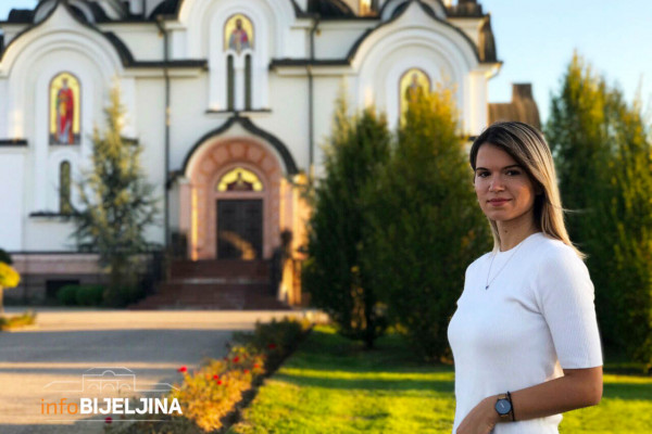 Mlada bijeljinska doktorica stomatologije bavi se i ikonopisanjem /FOTO/