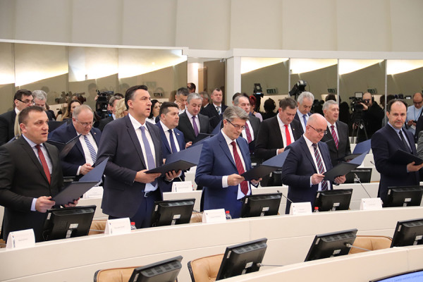 Kada dijele plijen političari zaborave na ideale i narod