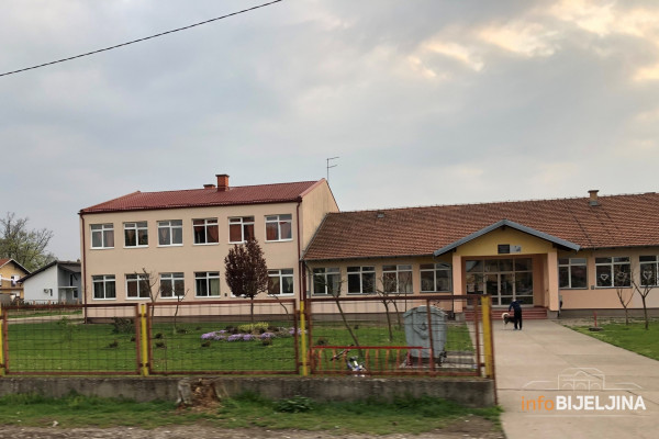 Gradska vlast manipuliše izgradnjom fiskulturne sale u PatkovačI