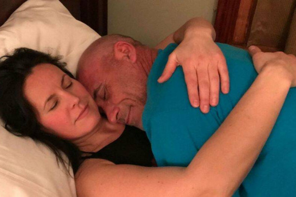 Djevojka iz Los Angelesa radi kao profesionalna osoba za maženje