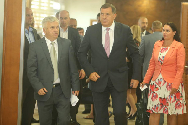 Trećina građana vjeruje SNSD, popularnost raste SDS i Demosu