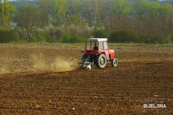 Sjetva strnih žita u punom jeku u Semberiji: Najviše oranica pod pšenicoma i ječmom
