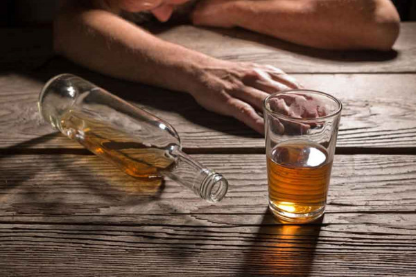 Lopov se napio dok je krao skupocjeno piće, pa zaboravio da pobjegne