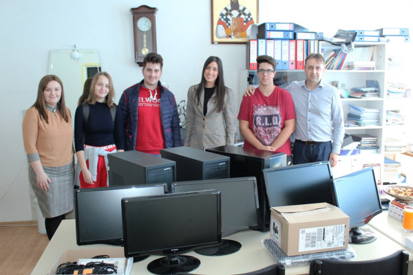 Srednjoškolski centar u Ugljeviku dobio računare