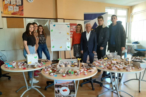 Učenici Ekonomske škole za pomoć djeci sa Kosova i Metohije