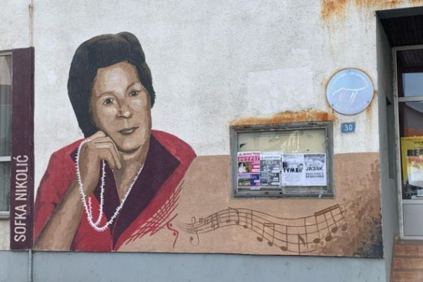 Bijeljinu krasi mural Sofke Nikolić - kraljice sevdaha i kraljice tuge