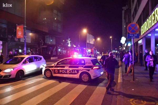 Požar u ugostiteljskom objektu tržnog centra BBI u Sarajevu