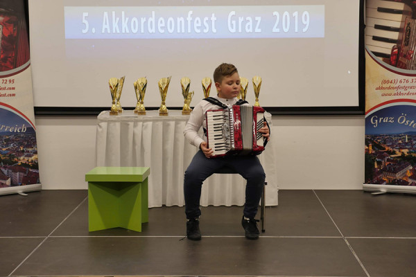 Talentovani Đorđe Perić iz Bijeljine najbolji na Festivalu harmonike u Gracu